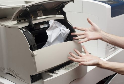 Что делать, если принтер жуёт бумагу